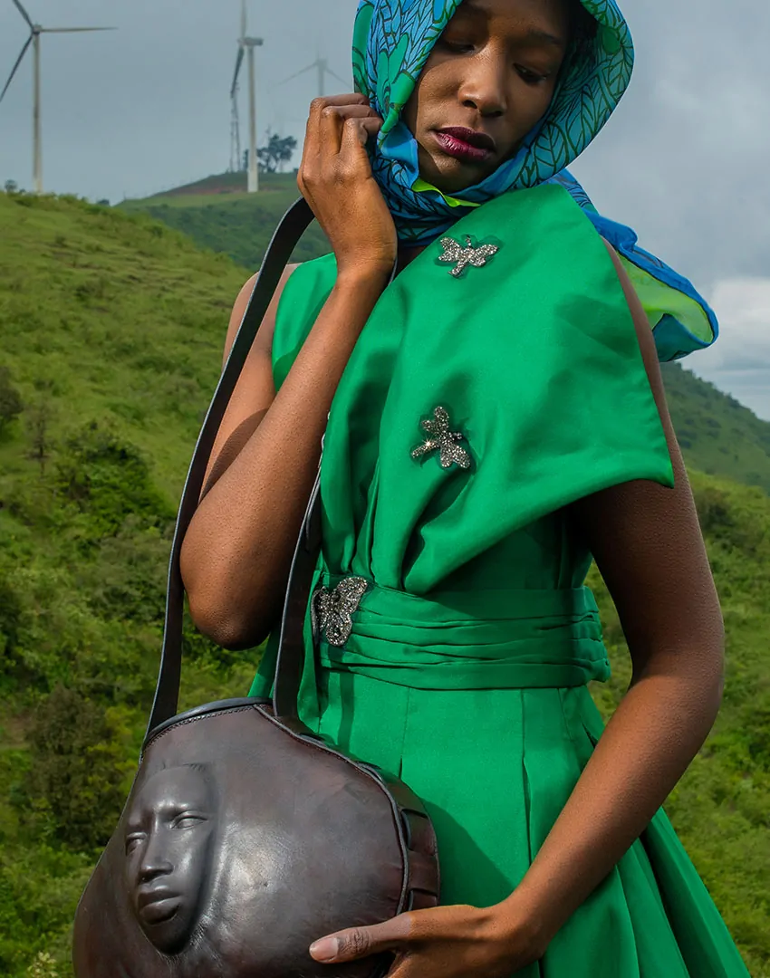 Amuka-Set-Front-Side